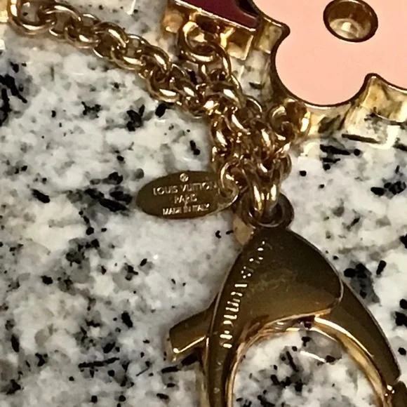 Louis Vuitton Keychain πΈπΊ - Picture 6 of 13